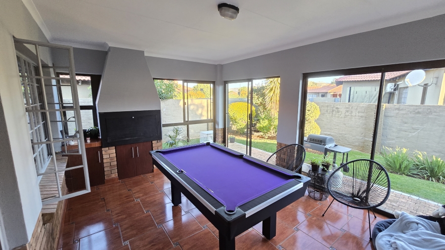 4 Bedroom Property for Sale in Waterkloof East North West